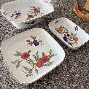 Royal Worcester White Dinnerwear Set with Classic Fruit Design